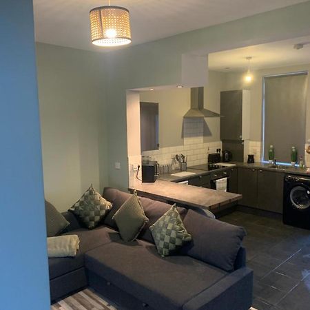 2 Bedroom Cheerful House Close To City Center 벨파스트 외부 사진