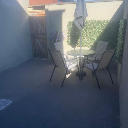 2 Bedroom Cheerful House Close To City Center 벨파스트 외부 사진