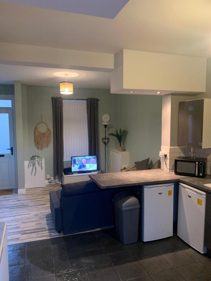 2 Bedroom Cheerful House Close To City Center 벨파스트 외부 사진