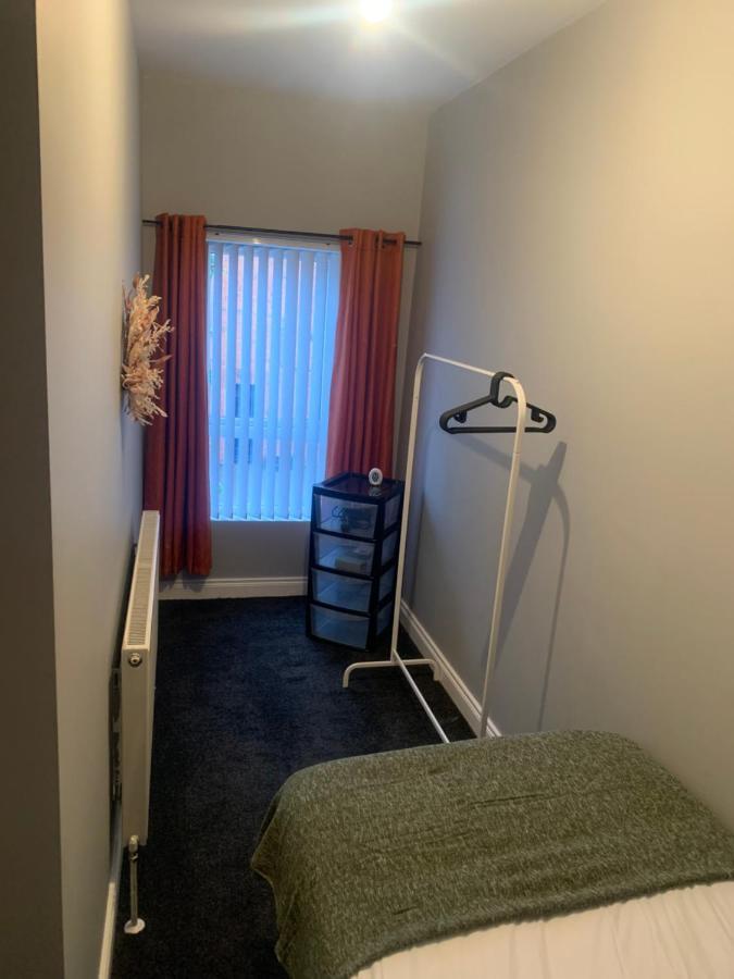2 Bedroom Cheerful House Close To City Center 벨파스트 외부 사진
