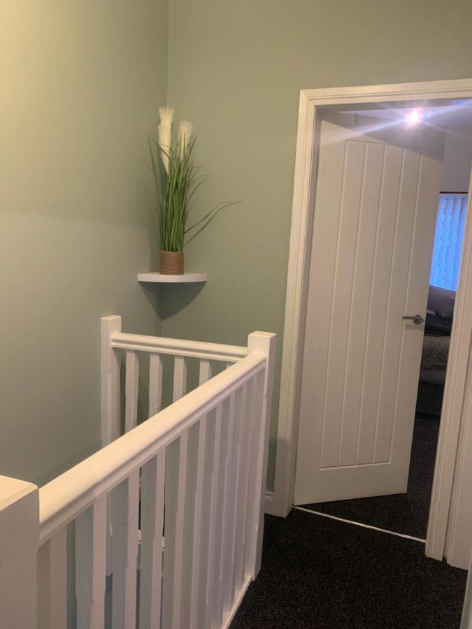 2 Bedroom Cheerful House Close To City Center 벨파스트 외부 사진