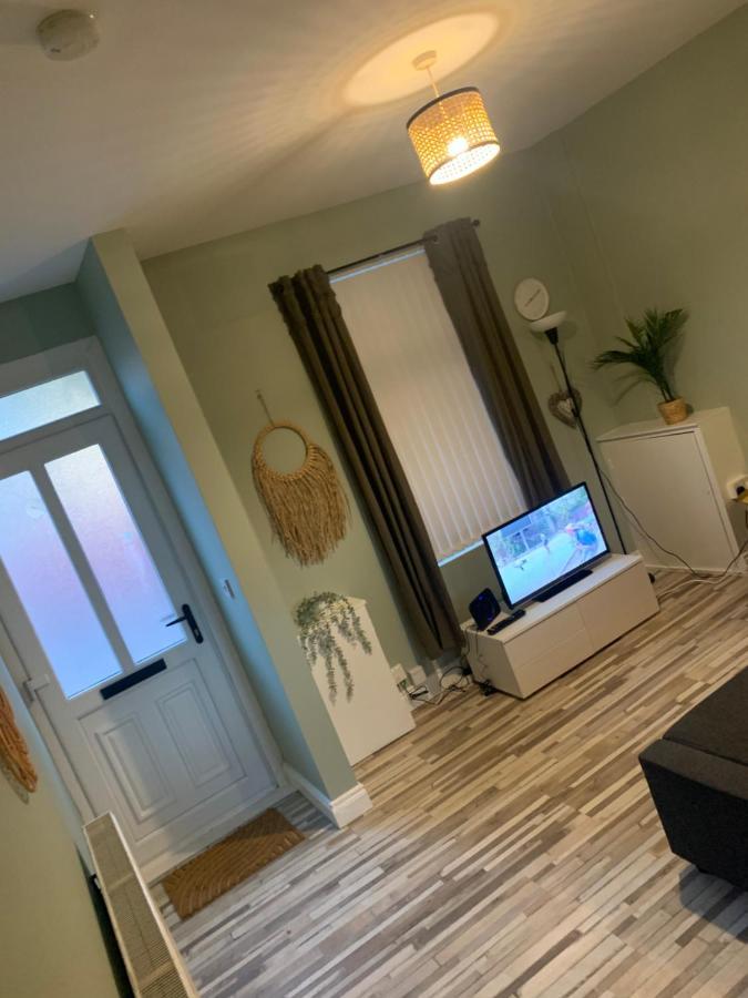 2 Bedroom Cheerful House Close To City Center 벨파스트 외부 사진