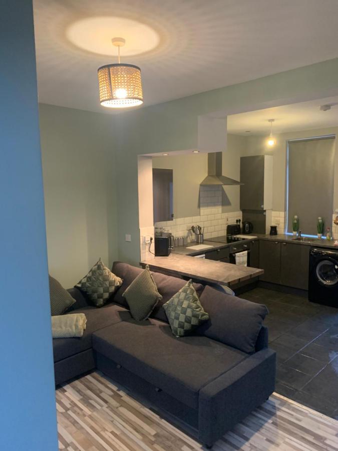 2 Bedroom Cheerful House Close To City Center 벨파스트 외부 사진