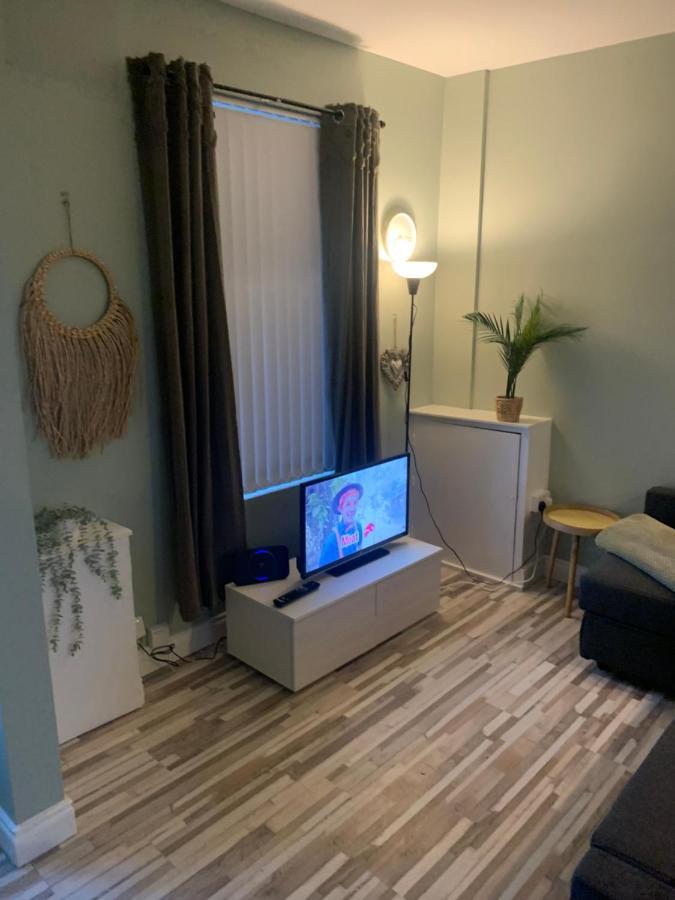 2 Bedroom Cheerful House Close To City Center 벨파스트 외부 사진