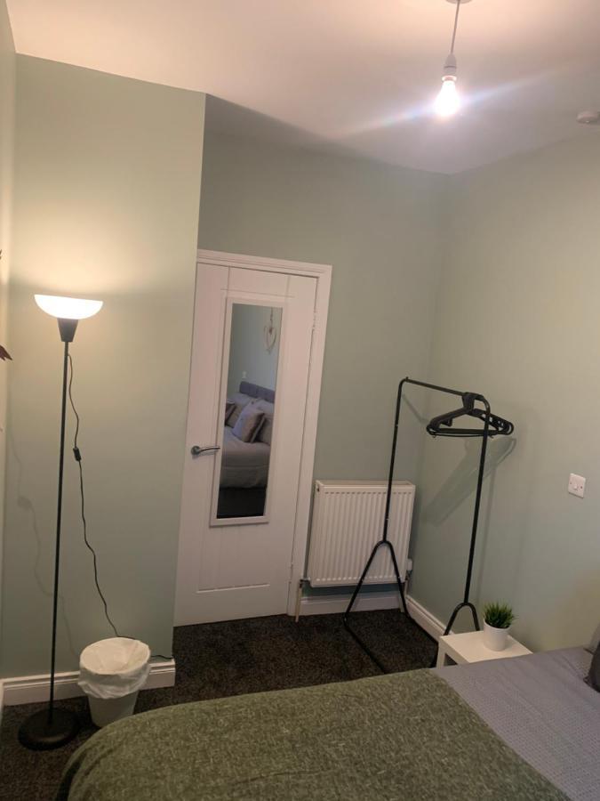 2 Bedroom Cheerful House Close To City Center 벨파스트 외부 사진