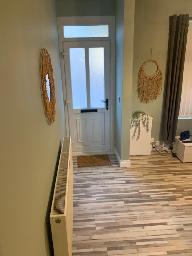 2 Bedroom Cheerful House Close To City Center 벨파스트 외부 사진