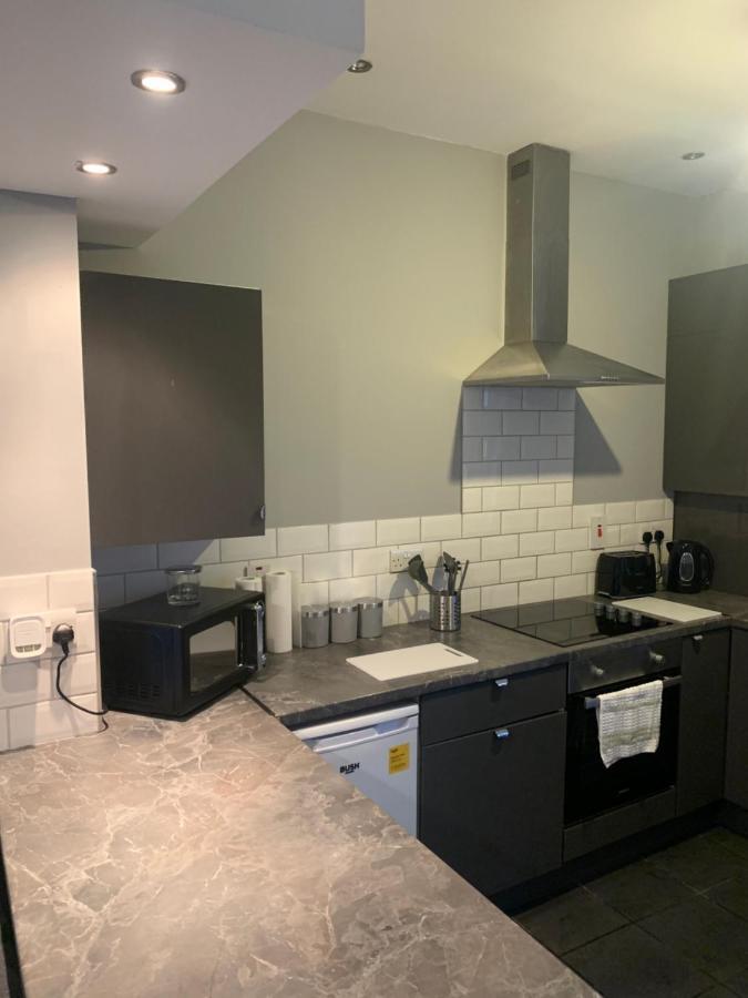 2 Bedroom Cheerful House Close To City Center 벨파스트 외부 사진