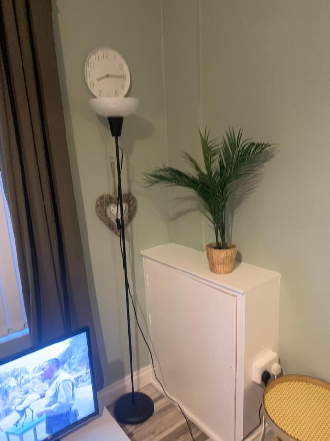 2 Bedroom Cheerful House Close To City Center 벨파스트 외부 사진