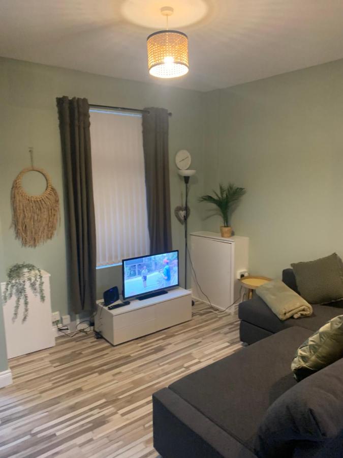2 Bedroom Cheerful House Close To City Center 벨파스트 외부 사진